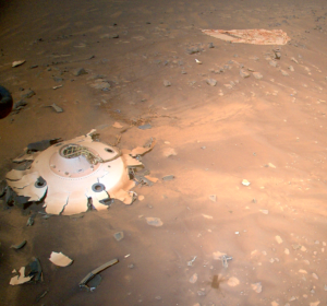 Марсианский вертолёт сделал с высоты фото упавшей защитной оболочки марсохода Perseverance